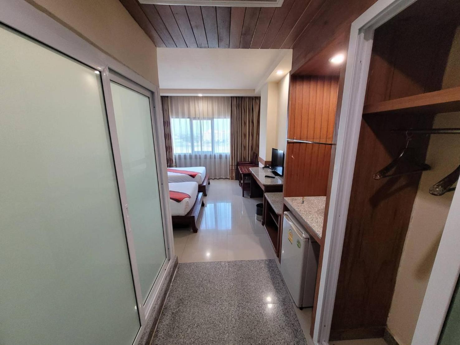 Ease Jomtien Hotel Ngoại thất bức ảnh